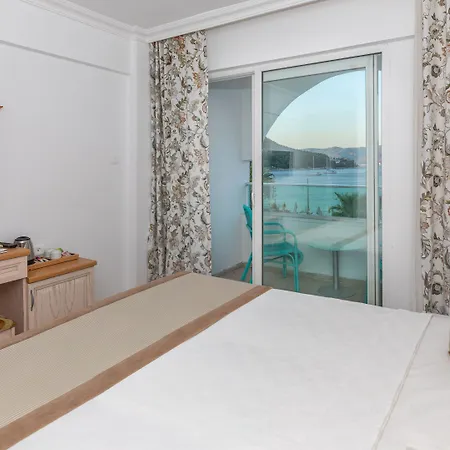 Hotel Contess By Faros 3*