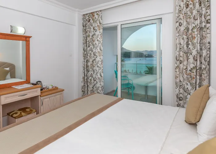 Отель Contess By Faros 3*