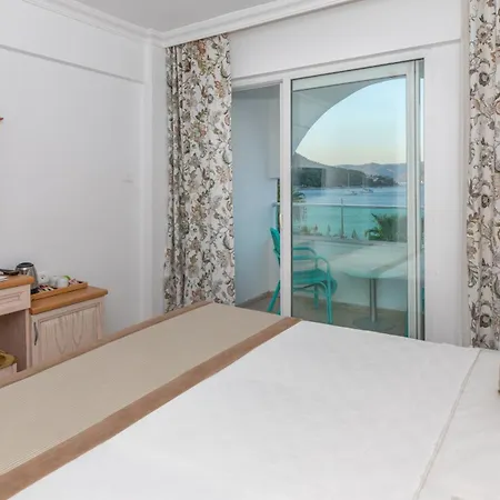 Contess By Faros 3* מרמריס