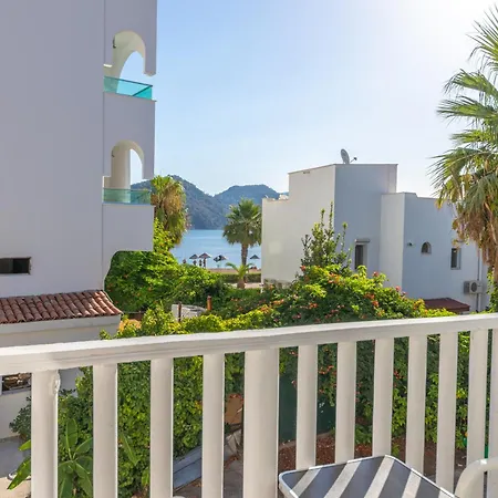 Contess By Faros מלון 3*