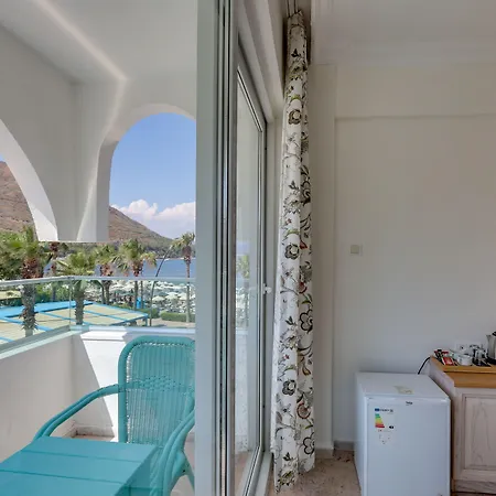 Contess By Faros מלון